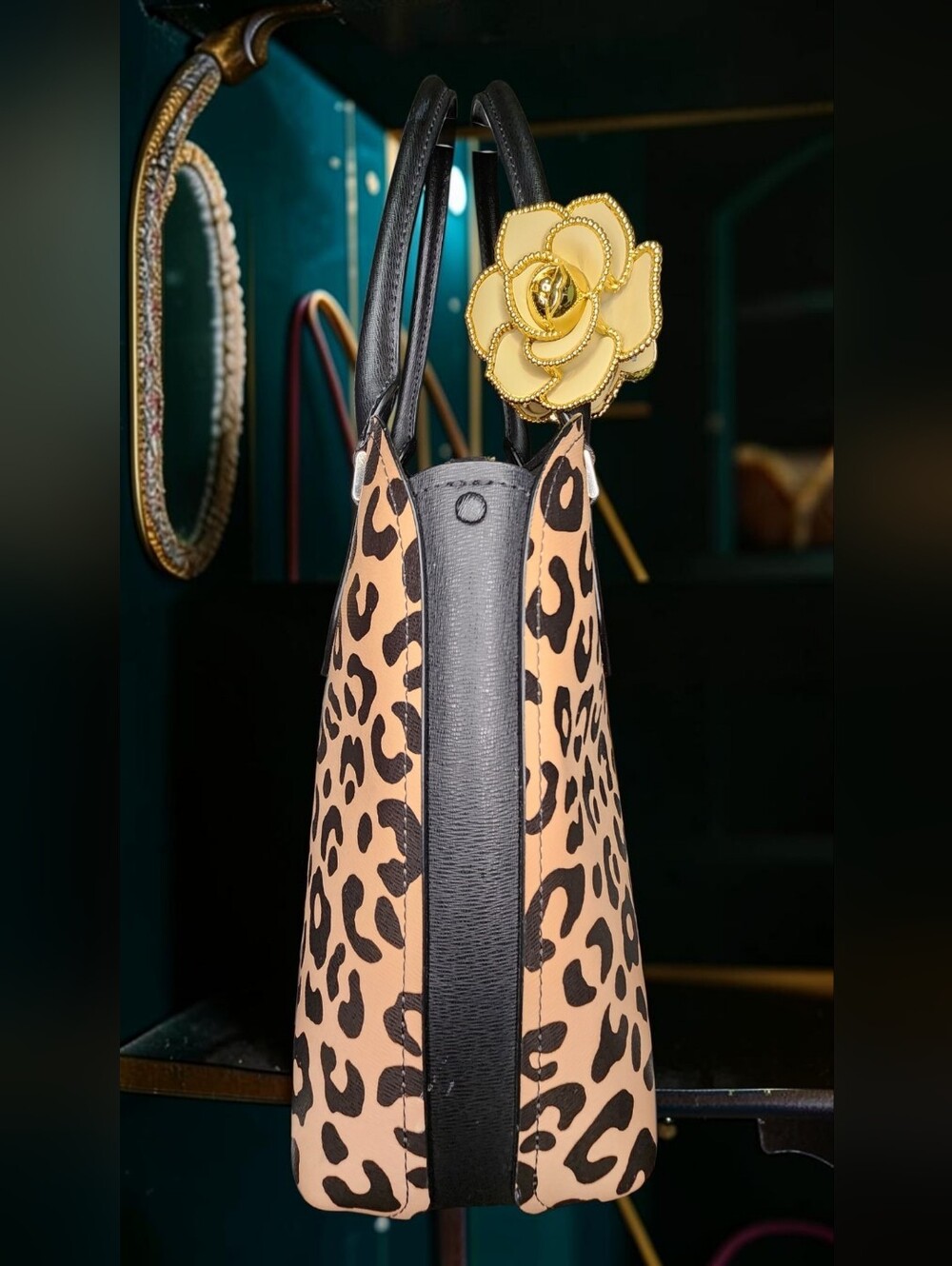 **SOLD**Kate Spade New York Darcy Graphic Leopard Large Satchel - Picture 5 of 16